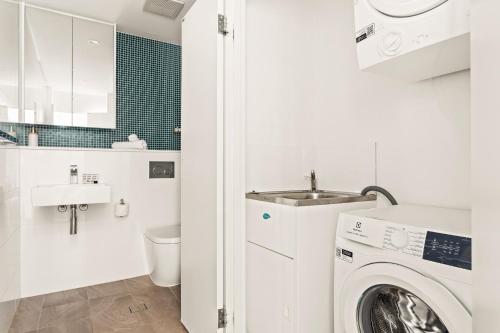 Coastal 2-Bed Apartment near Beach Sydney