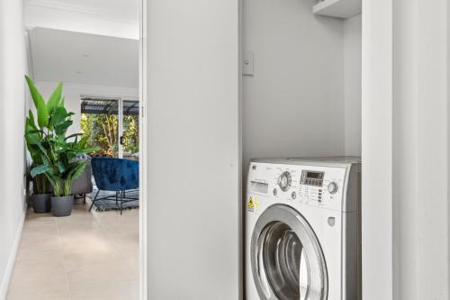 Patio House Moments from Marrickville Metro - image 2