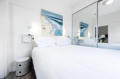 Snug 1-Bed Unit Across from Bondi Beach - image 7