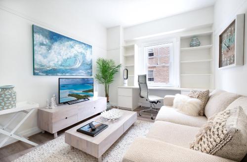 Snug 1-Bed Unit Across from Bondi Beach - image 8