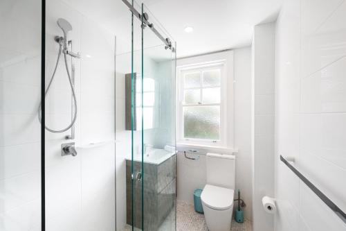 Snug 1-Bed Unit Across from Bondi Beach - image 4