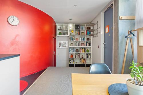 Chic 1-Bed Apartment in the Heart of Newtown - image 4