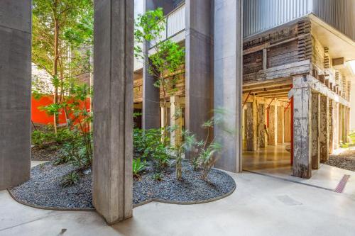 Chic 1-Bed Apartment in the Heart of Newtown - image 11