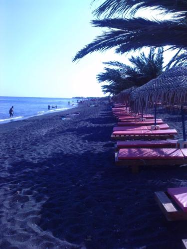 شاطئ, DARZENTA ATHINA APARTMENTS Perivolos in باريسا