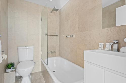 Prime Location 2-Bed Apartment with Parking Sydney 