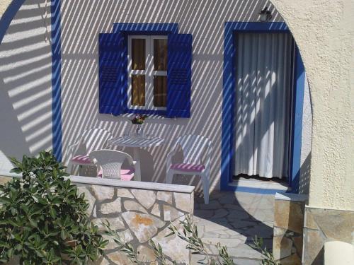 المرافق, DARZENTA ATHINA APARTMENTS Perivolos in باريسا