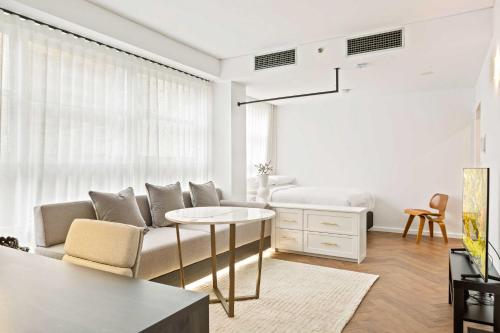 City Centre Studio by Hyde Park - image 5