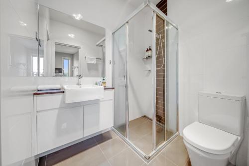 Tranquil Apartment in Green Well Connected Suburb