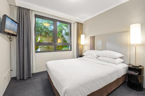 Contemporary 1-Bed First Floor Unit with Pool - image 8