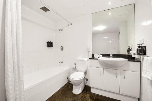 Contemporary 1-Bed First Floor Unit with Pool - image 9