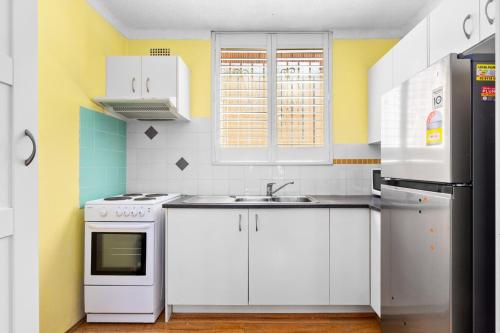 Convenient Studio in Trendy Inner-City Suburb - image 6