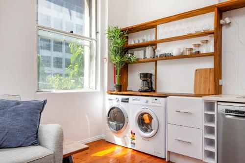 Stylish Inner City 2-Bed Unit by Fig Lane Park - image 3