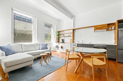 Stylish Inner City 2-Bed Unit by Fig Lane Park - image 4