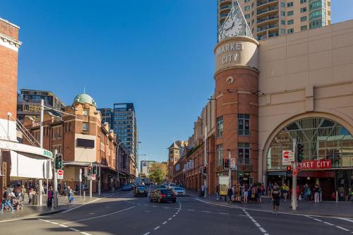 Stylish Inner City 2-Bed Unit by Fig Lane Park - image 5
