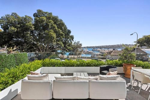 Superb 2-Bed Apartment Facing Rose Bay Marina - image 13