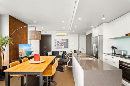Elegant 1-Bed by Riverside Park & Amenities - image 8
