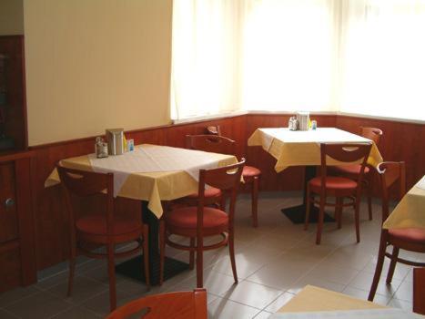 Restaurant, Hotel Central in Pecs