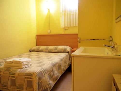 Hostal Delfos - image 5