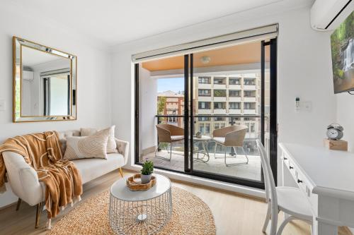 Ideal Studio Inner-City Pad with Private Balcony - main image