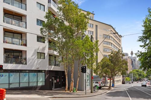 Ideal Studio Inner-City Pad with Private Balcony - image 4