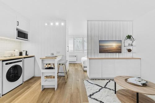 Studio3 Chic Bondi Abode with Pool & AC - image 5