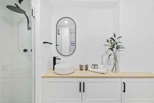 Studio3 Chic Bondi Abode with Pool & AC - main image
