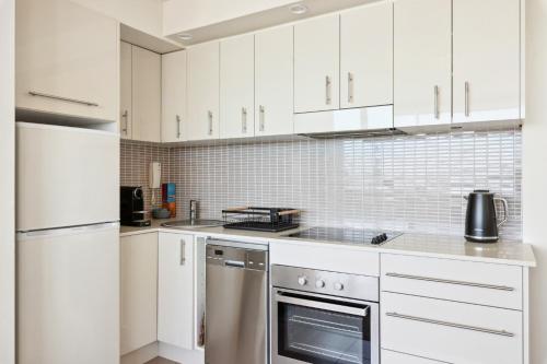 Wake Up to the Ocean: 1-Bed with Pool & Views - main image