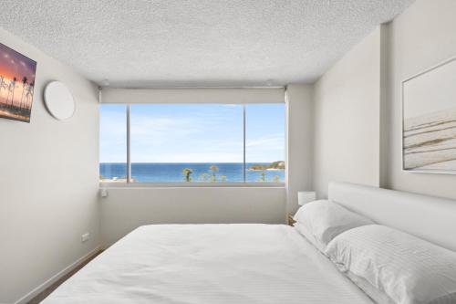 Wake Up to the Ocean: 1-Bed with Pool & Views - image 4