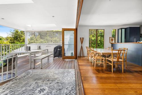 Elegant 3-Bed Home with Games Room & Balcony - image 6