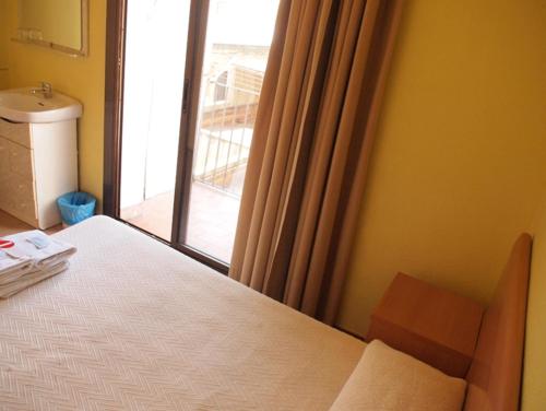 Hostal Delfos - image 13