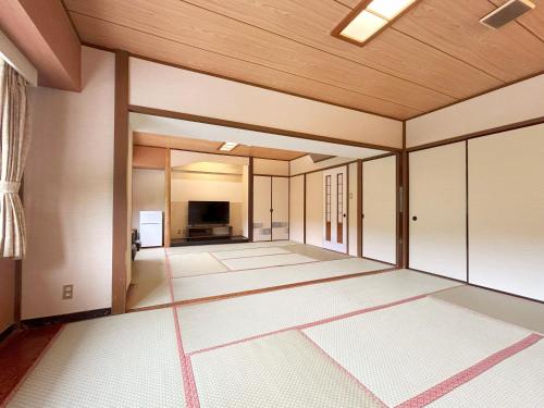 Itoen Hotel Hakone Yumoto - Tap to explore photos