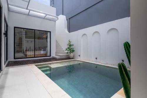 Ocean Castle 2BR Private Pool Rooftop Villa By Bali Bliss Properties - Tap to explore photos