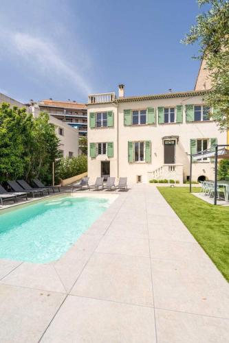 Superb villa with swimming pool & wellness area