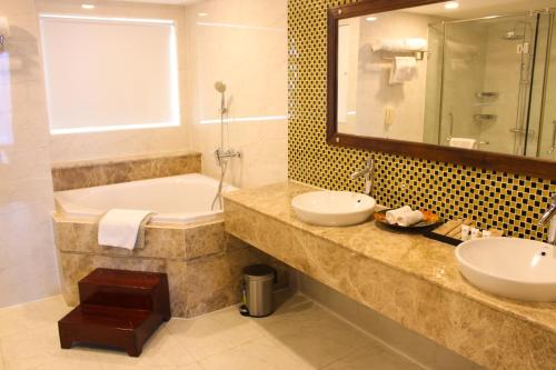 room detail thumbnail 2