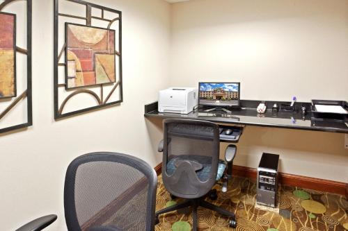 Holiday Inn Express Hotel & Suites Vancouver Mall-Portland Area an IHG Hotel - image 9