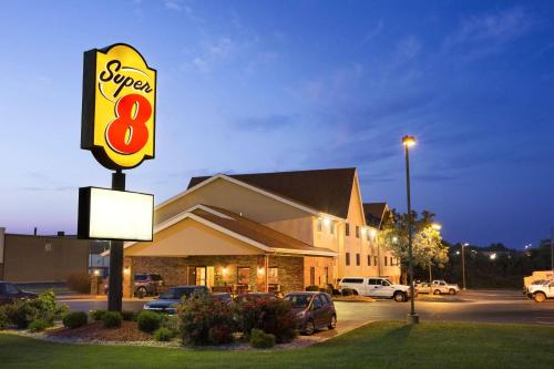 Super 8 by Wyndham Alton in Alton, USA