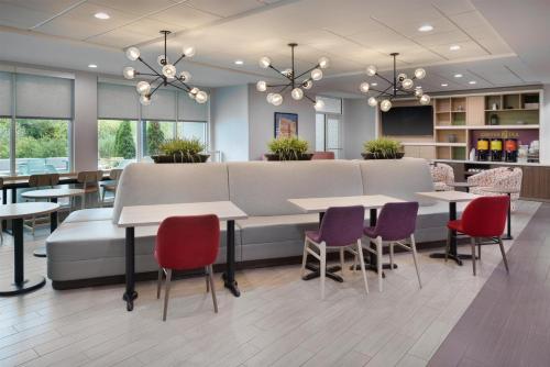 Home2 Suites by Hilton Jackson, MI - 로비