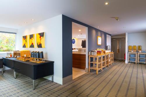 อาหารและเครื่องดื่ม, Holiday Inn Express Northampton - South By IHG in นอร์ธทำดัน