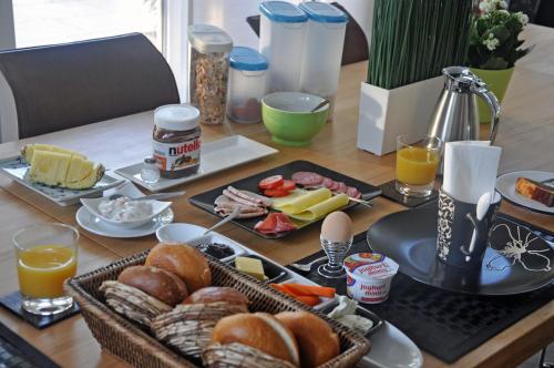 Frankfurt Bed & Breakfast - image 6