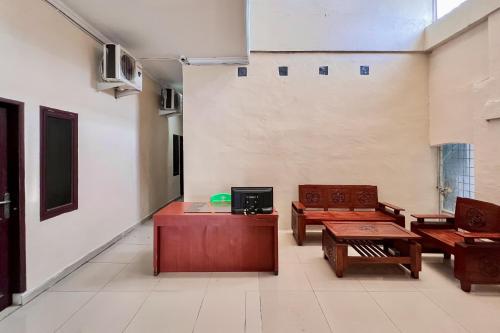 RedDoorz at Golden Gateway Medan - image 5