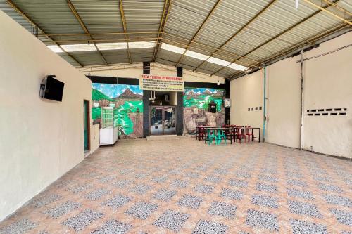 RedDoorz at Golden Gateway Medan - image 4