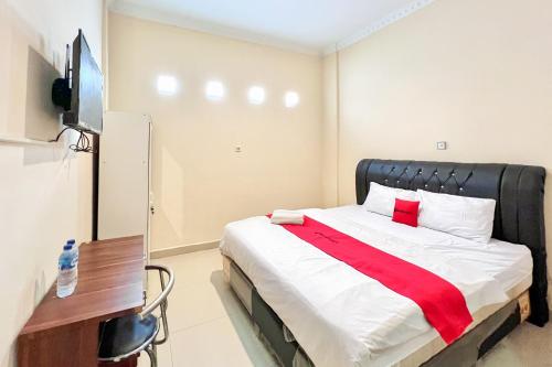 RedDoorz at Golden Gateway Medan, Medan