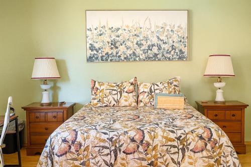 Meadow Harvest Suite with TV and private bathroom - Banning, CA