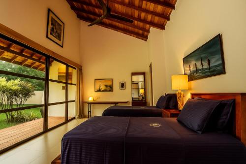 2 twin beds