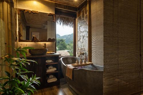 room detail thumbnail 2