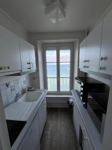 Le Phoenix 449 , vue mer, 2 chambres in Ароманш-ле-Бен