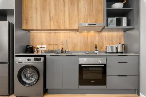 Sunbird Apartments - main image