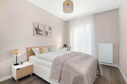 Prestigious Apartment with Terrace and Parking Close to the Airport Poznań by Renters Prestige