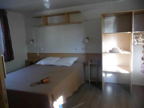 3 bedrooms, 5 beds