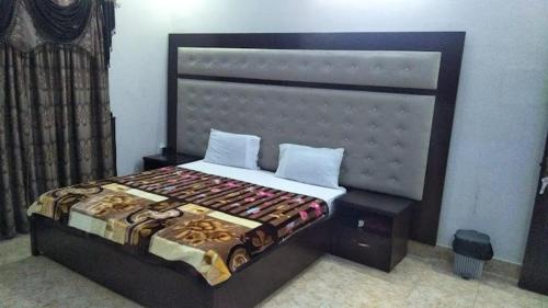 Hotel Comfy Lodge — other in Plot 259 j, P.E.C.H.S Extension Block 6 P.E.C.H.S, Dargai Pakistan, 75400